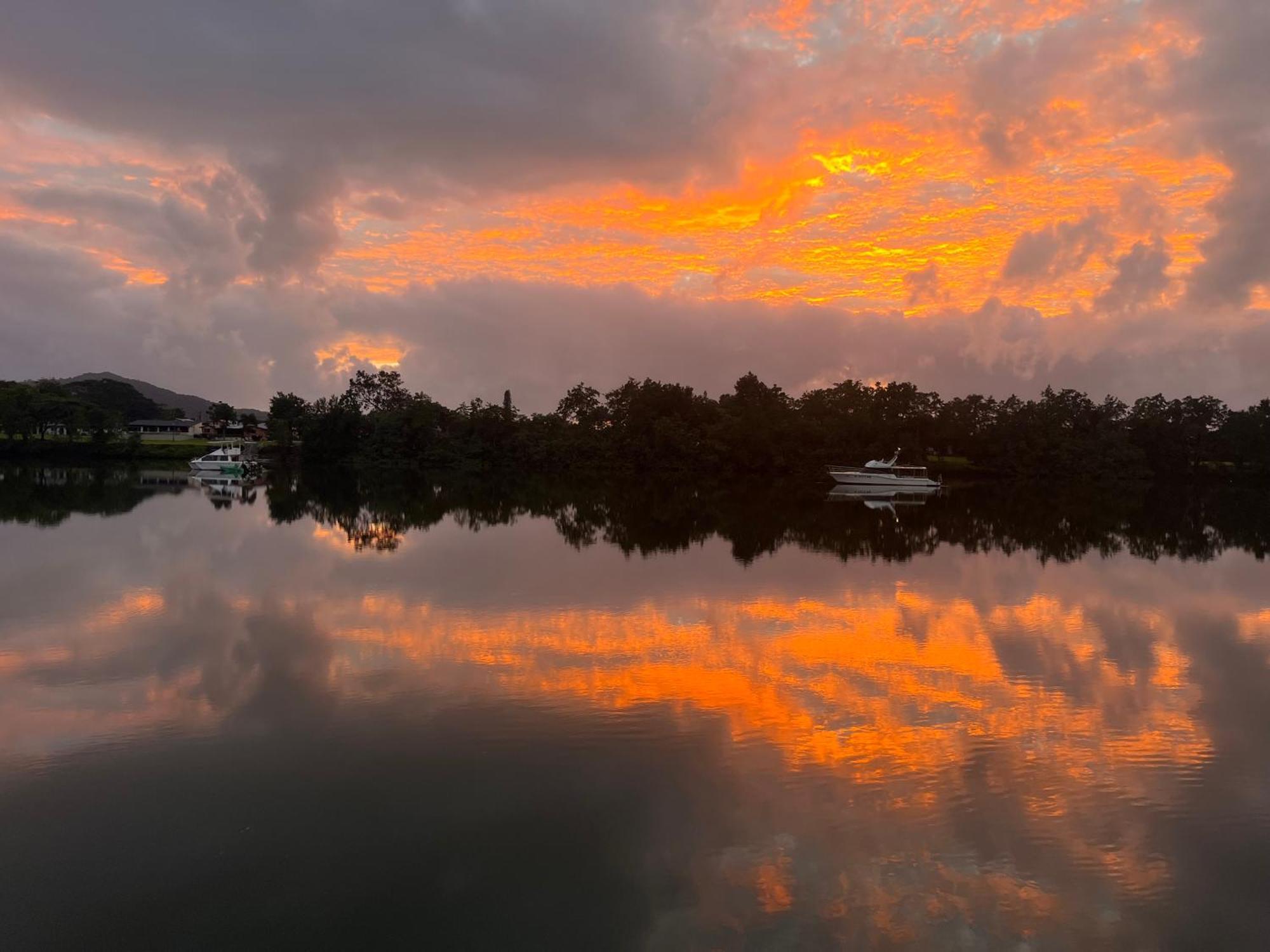 Innisfail Riverfront Motel ภายนอก รูปภาพ